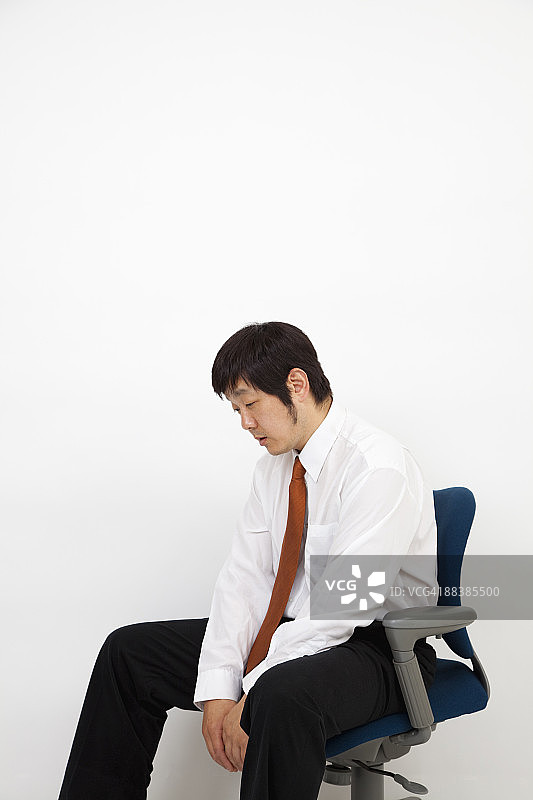 一位商人坐在椅子上图片素材