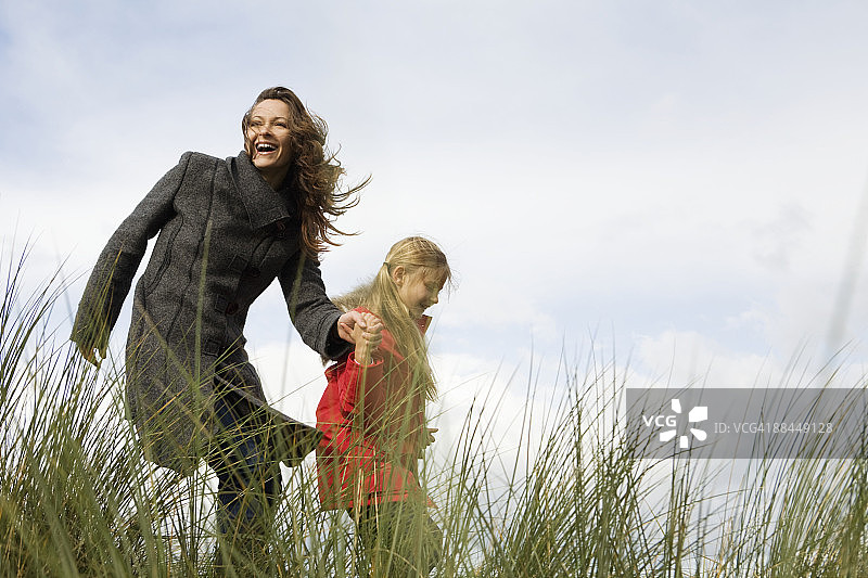户外母女图片素材
