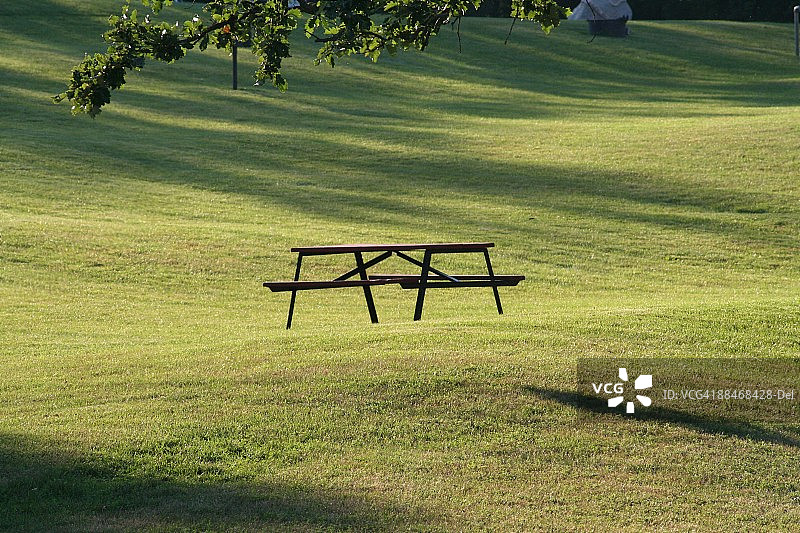 野餐桌上图片素材