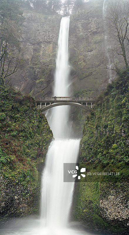 波特兰的摩特诺玛瀑布和本森桥图片素材