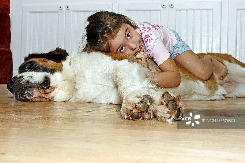 儿童与小狗图片素材