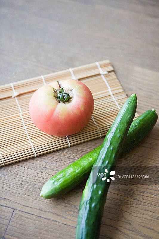 牛排番茄和黄瓜图片素材