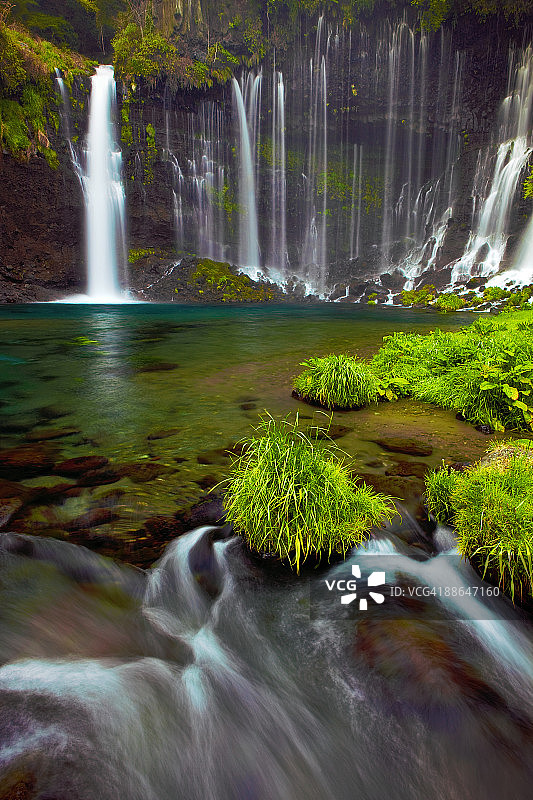 日本瀑布图片素材