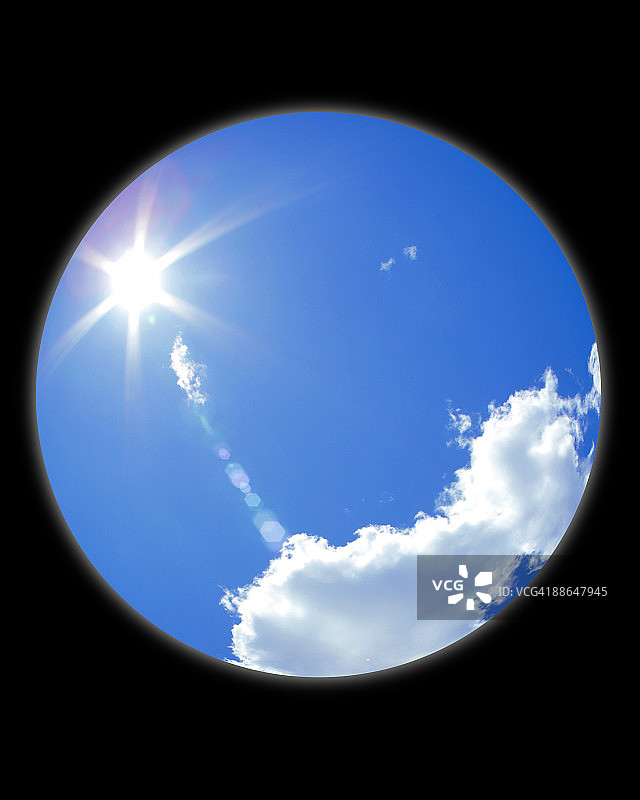阳光照耀天空，低角度视角图片素材