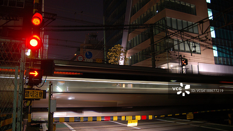 从新宿到代代木的东京市内列车图片素材
