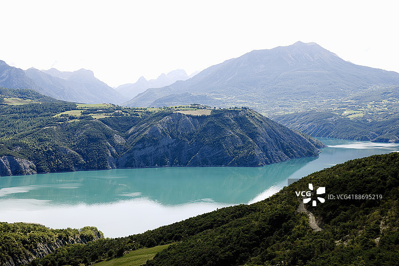 法国阿尔卑斯山塞雷蓬松湖蓄水湖图片素材