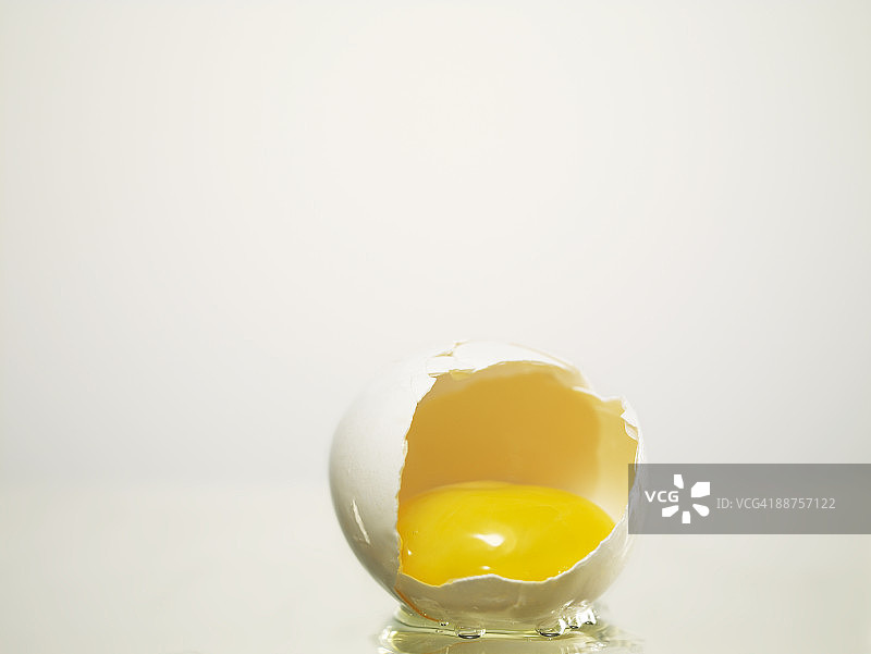 破壳鸡蛋图片素材
