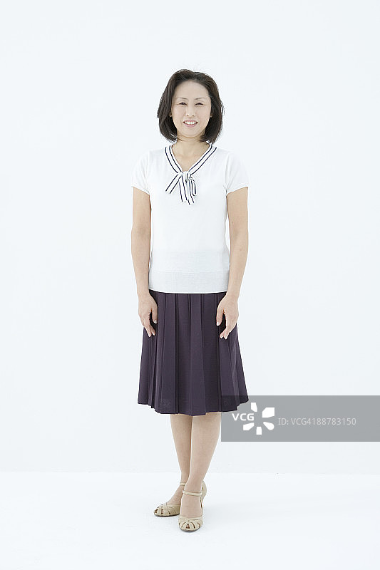 中年妇女全身肖像图片素材