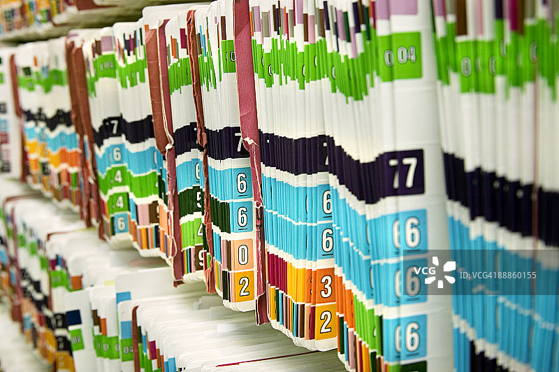 货架上的医疗记录图片素材