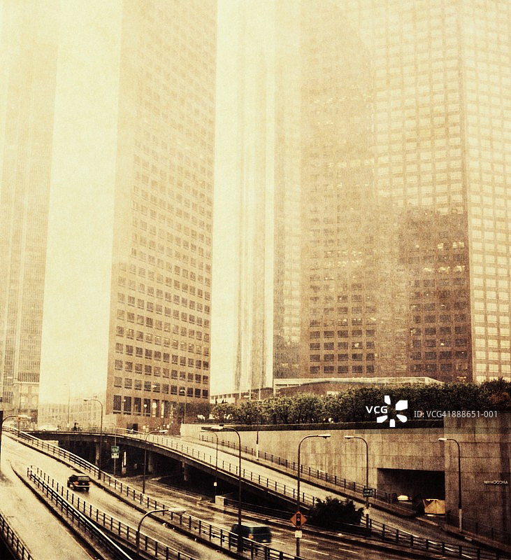 公路与摩天大楼（纸质底片）图片素材