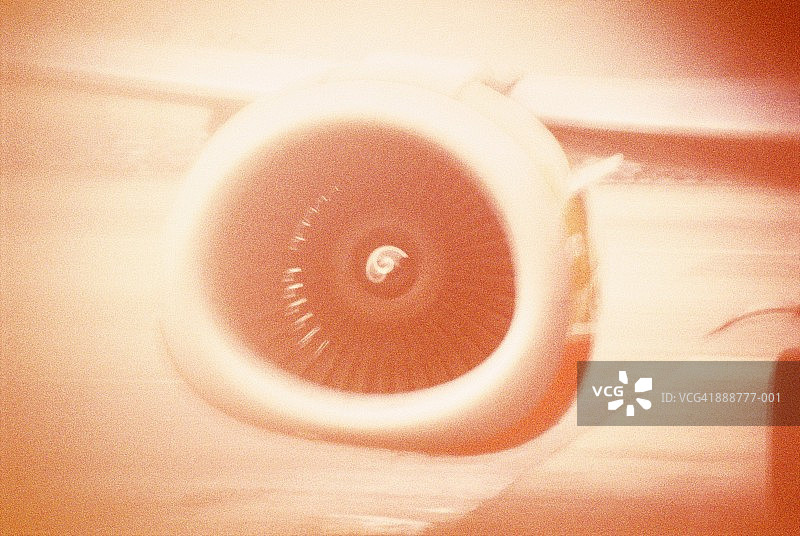 波音737飞机引擎特写（粉色调）图片素材