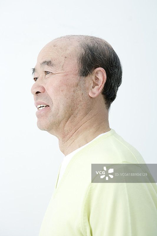 年长男人的侧面 портрет图片素材