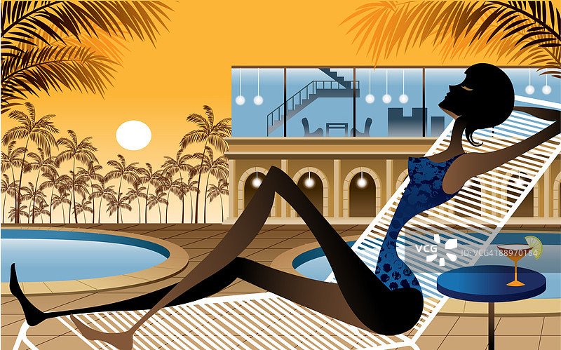 女人坐在游泳池旁躺椅上的侧视图图片素材