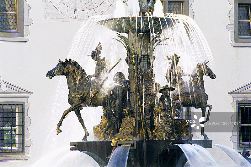 德国蔡尔城堡喷泉图片素材