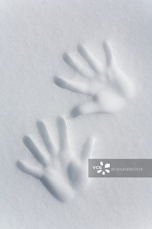 雪地里的手印图片素材
