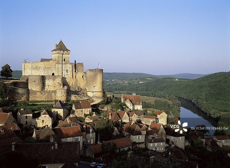 卡斯泰尔诺城堡：位于法国阿基坦多尔多涅河上，建于12世纪图片素材