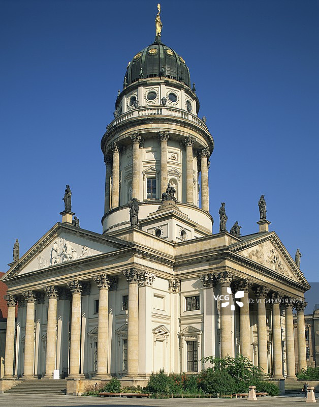 德国柏林宪兵广场的法国大教堂图片素材