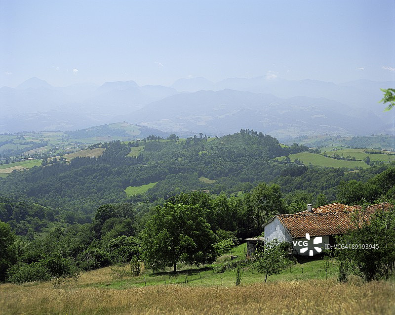 西班牙阿斯图里亚斯欧罗巴山的山麓图片素材