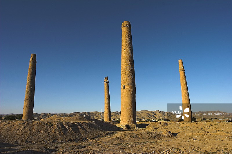 帖木儿伊斯兰学校遗址的尖塔，位于阿富汗赫拉特省赫拉特图片素材