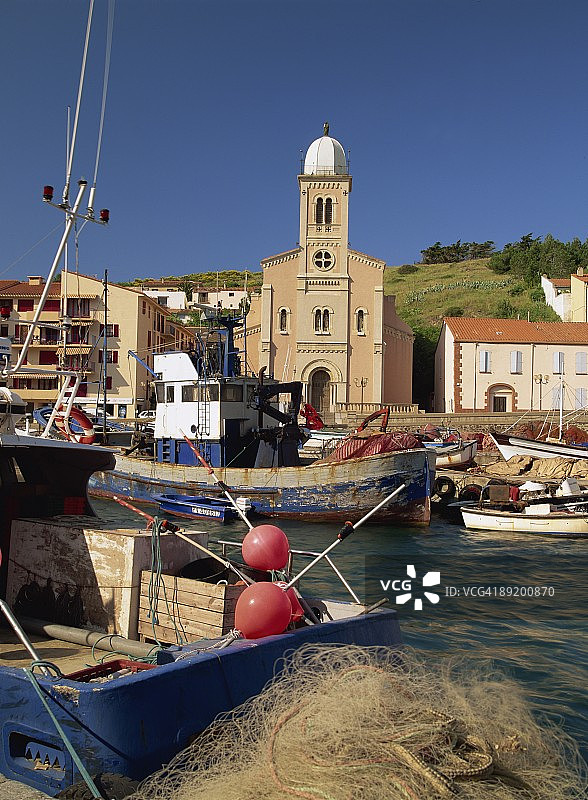法国朗格多克-鲁西永地区旺德尔港港口的渔船图片素材