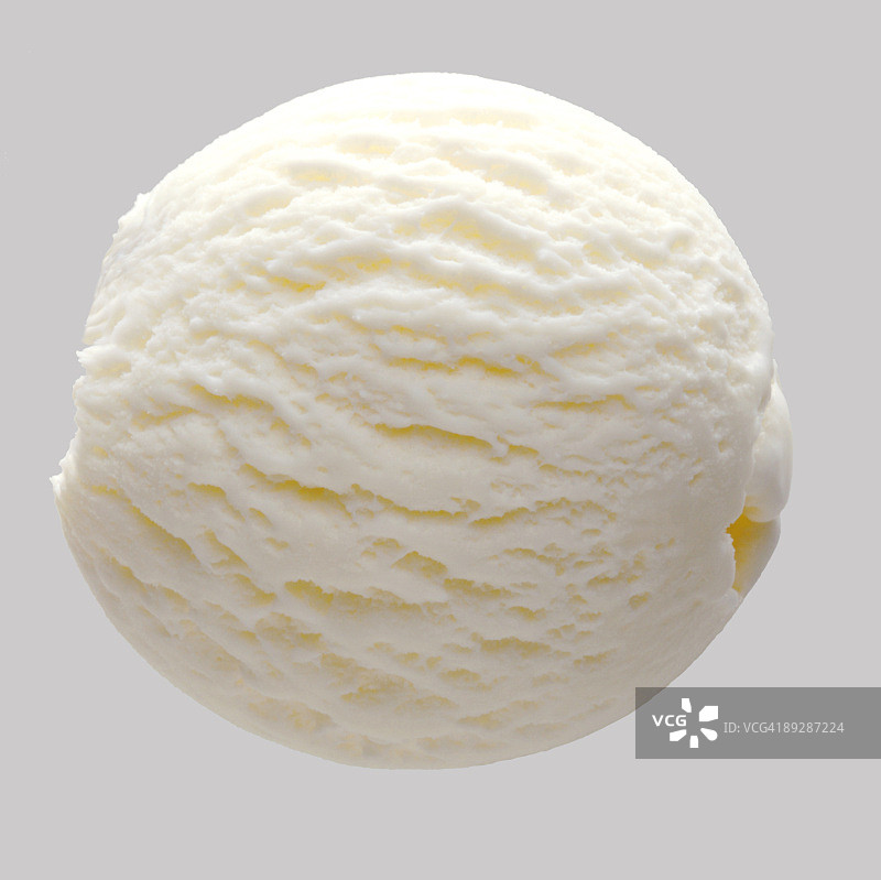 灰色背景下的香草冰淇淋图片素材