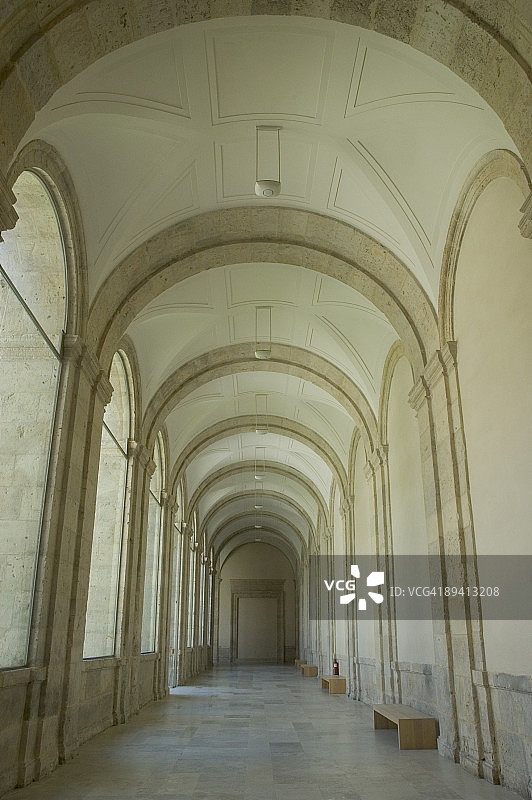 巴利亚多利德卡斯蒂利亚-莱昂当代艺术博物馆主庭院回廊图片素材