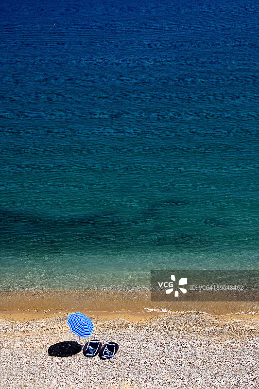 海滩上的沙滩伞图片素材