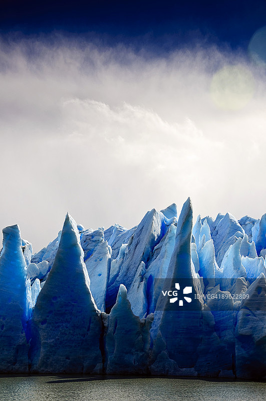 灰色冰川中的永恒冰图片素材