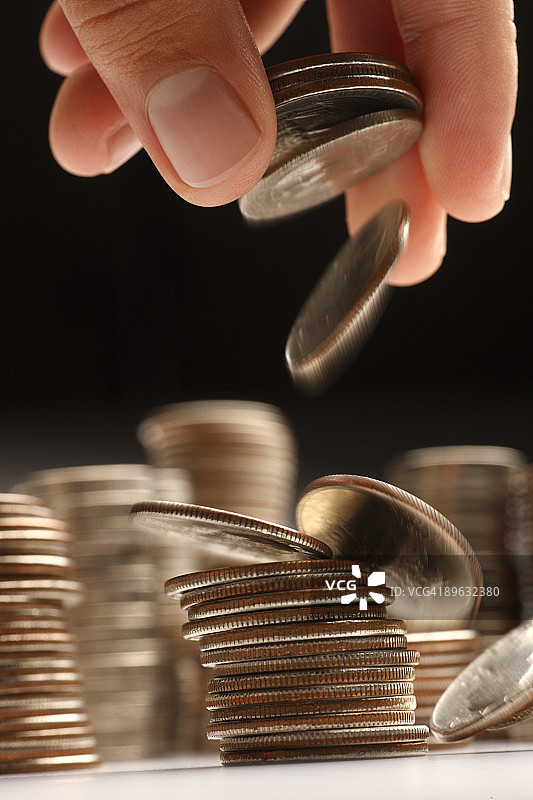 硬币掉落图片素材