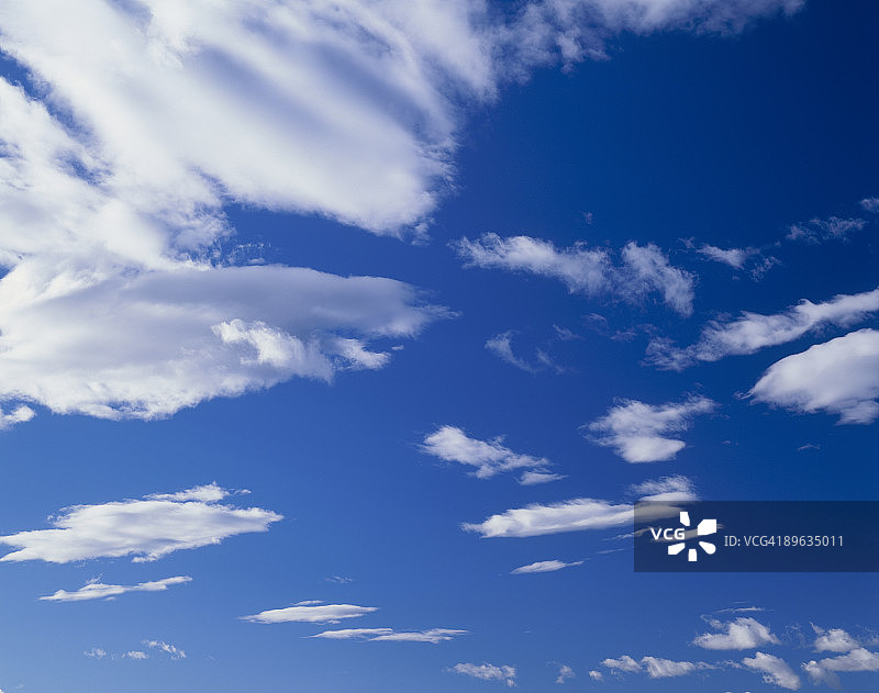 天空中的云图片素材