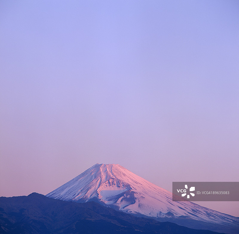 富士山与清晨的霞光图片素材