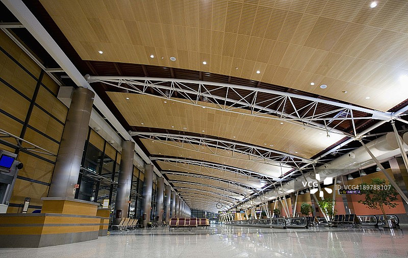 西班牙马德里巴拉哈斯机场航站楼内景图片素材