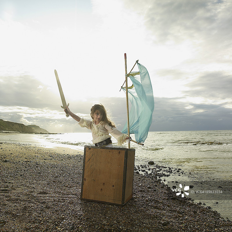 打扮成海盗的女孩图片素材