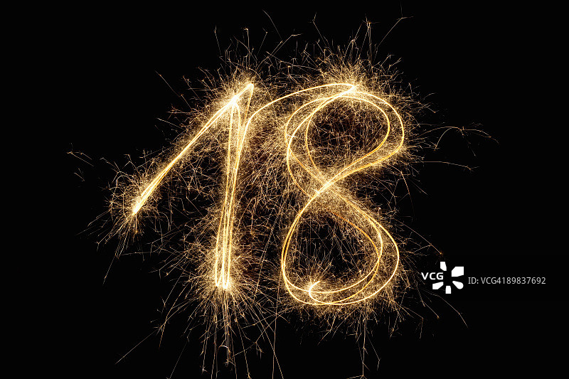 用烟花写出的数字18图片素材