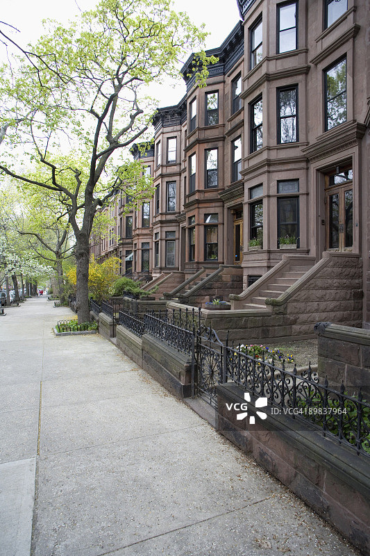 纽约市布鲁克林棕褐砂石联排别墅图片素材