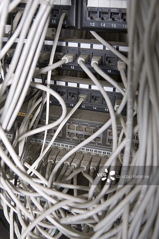 连接到网络服务器的电缆图片素材