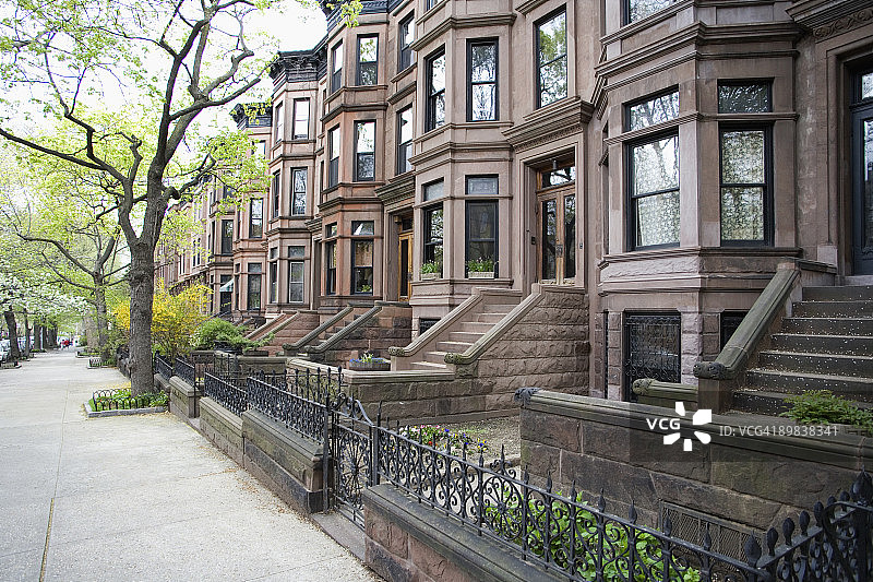 纽约市布鲁克林棕褐砂石联排别墅图片素材