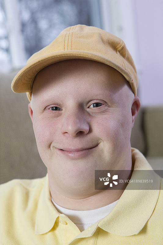 微笑的男人肖像图片素材