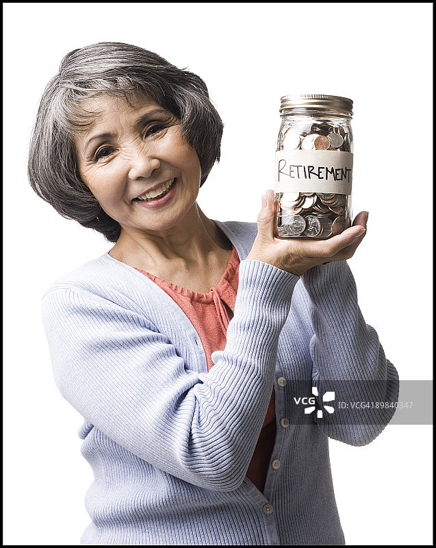拿着装满硬币罐子的女人图片素材