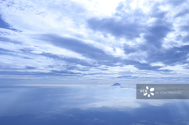 从天空俯瞰富士山图片素材