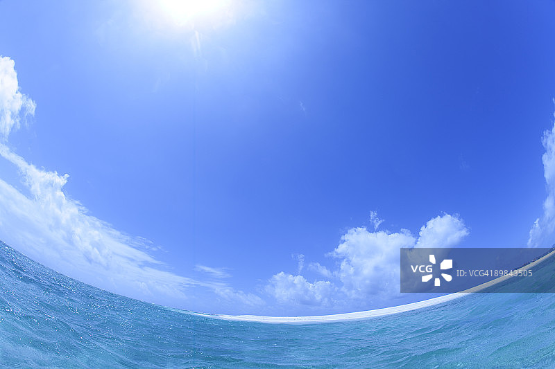 海滩与蓝色天空图片素材