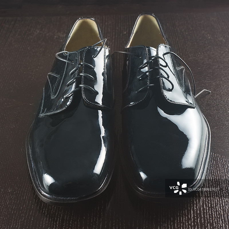 亮面皮鞋男鞋图片素材