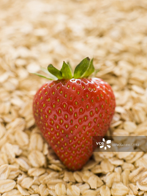 草莓和燕麦图片素材