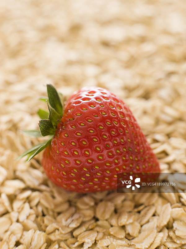 草莓和燕麦图片素材