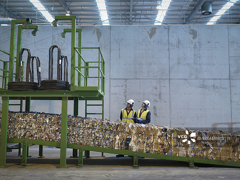 回收厂的工人图片素材