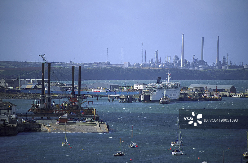 英国威尔士米尔福德港工业与休闲图片素材