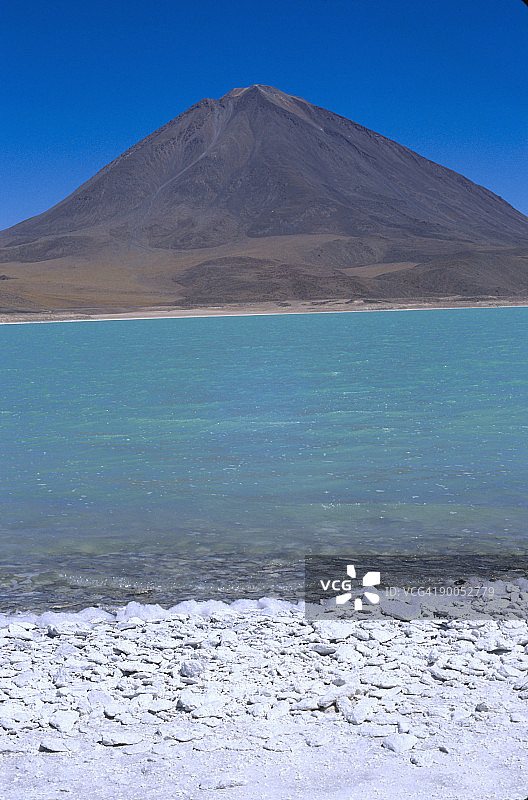 智利西南边境的拉古纳佛得角，利坎卡武尔峰5930米图片素材