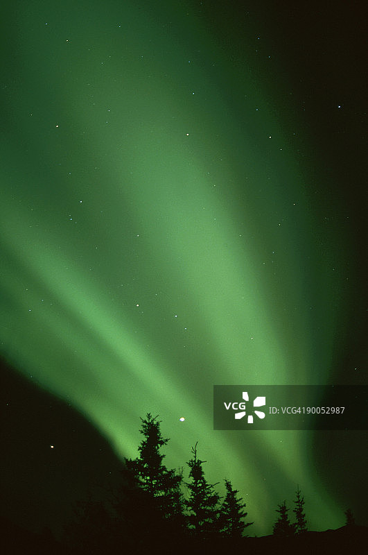 阿拉斯加德纳里国家公园的北极光，伴有木星和土星图片素材