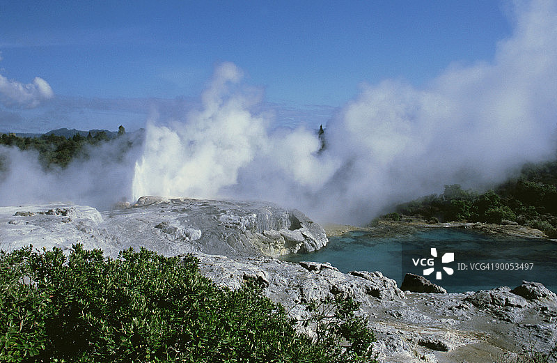 怀卡雷瓦雷瓦地热区波胡图间歇泉，新西兰罗托鲁瓦图片素材