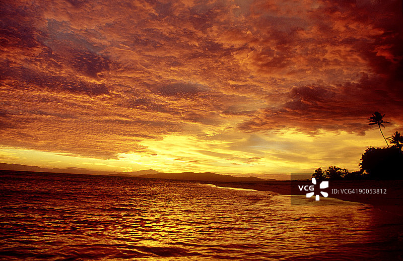 日出：塔瓦卢阿岛度假村，斐济图片素材